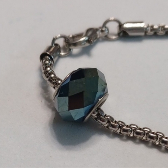 4/$30 Metallic Charm Bracelet - 5 Green & Metallic Charms - Picture 2 of 8